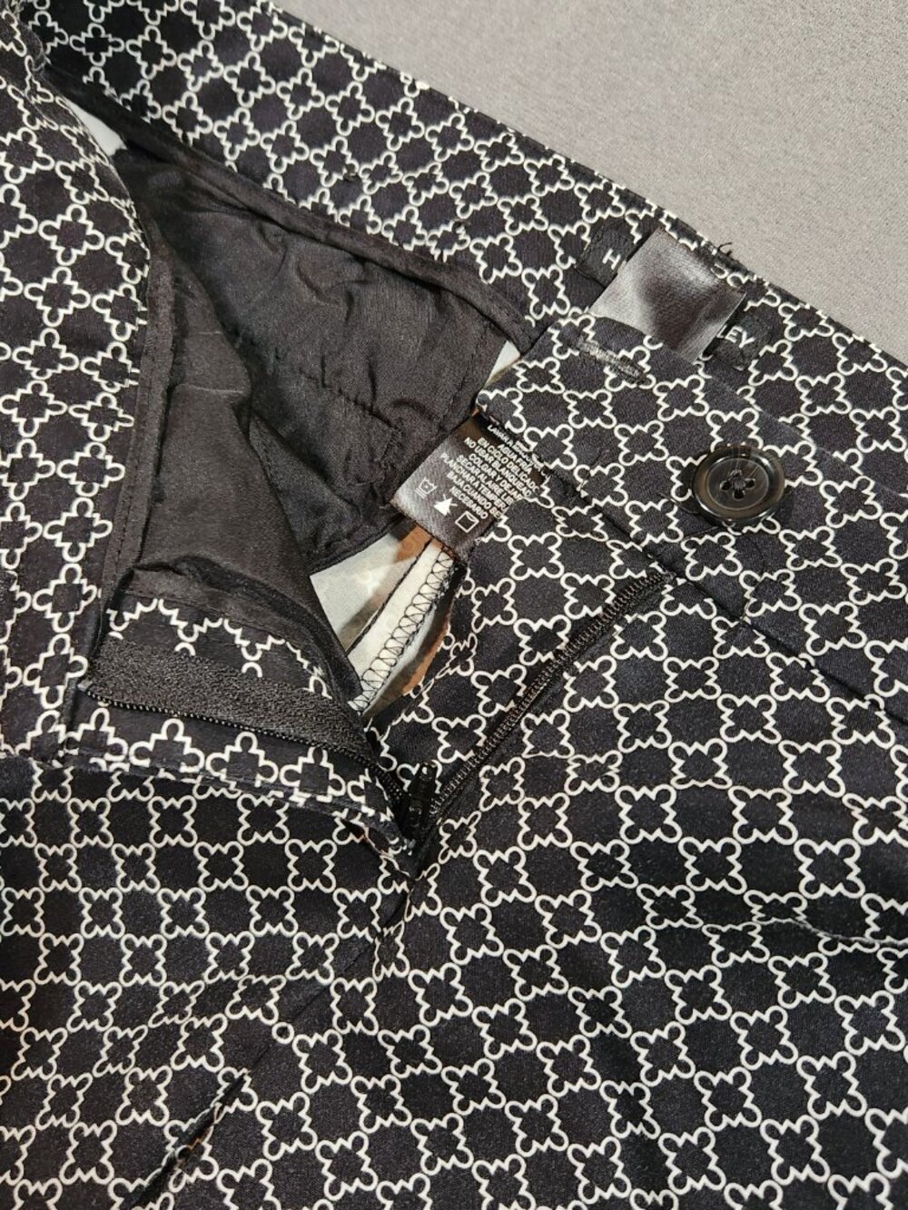 Hilary Radley Women's Capri Pants Size 6 Black/White geometric shapes - Picture 11 of 12
